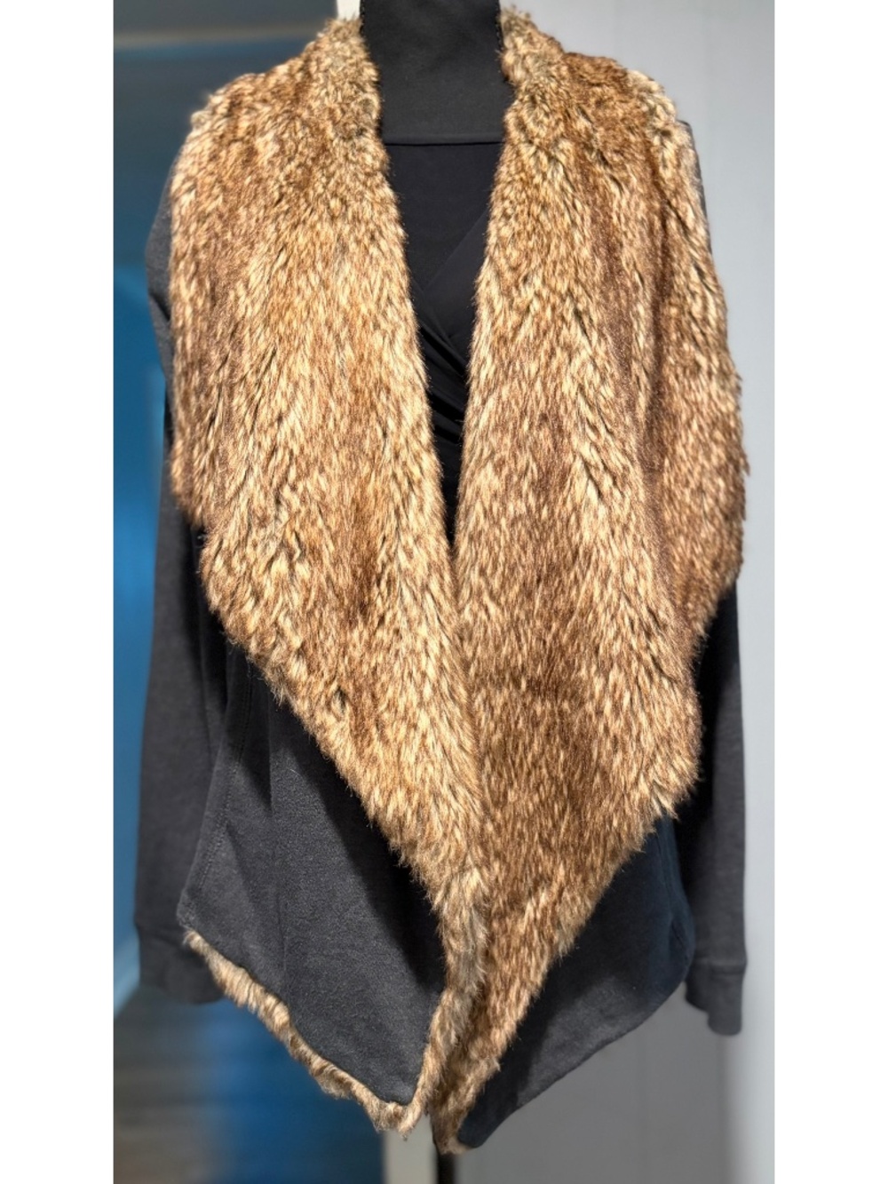 Hollister top women M/L faux fur lined long sleeve open front sweater grey